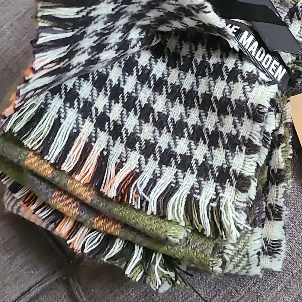 Steve Madden Plaid ‎ Houndstooth Scarf Reversible Print nwt